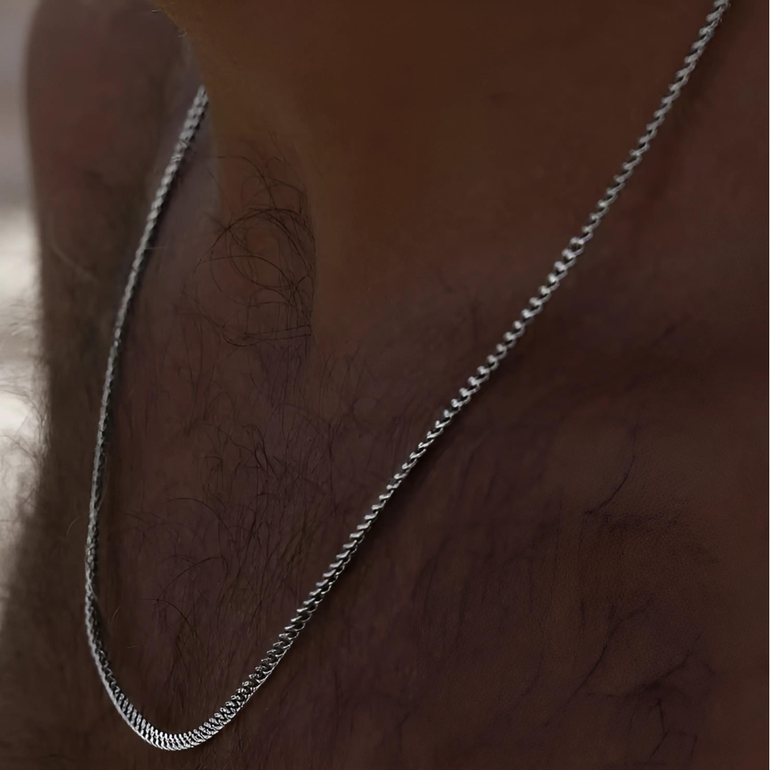 Minimal Chain Necklace
